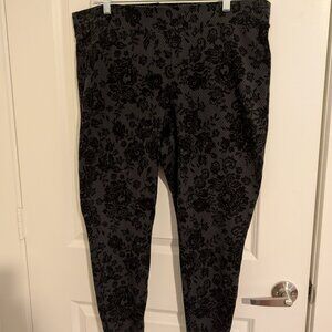 Torrid Plus Size 3 Black Floral Pixie Pants